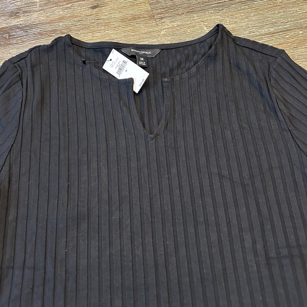 Banana Republic Womens Ribbed Knit Top Black Short Sleeve Split Neck NWT Size M - Picture 3 of 7